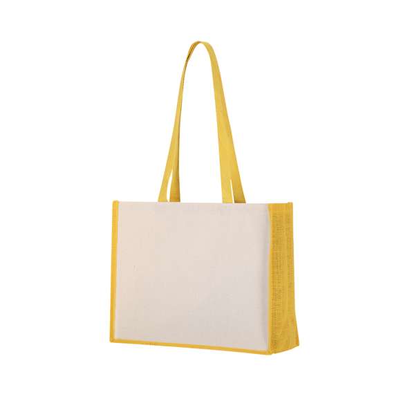 Bolsa de línea nature, en combinación de materiales yute laminado y algodón laminado. Tamaño 39 x 31,5 + 16 cm, de acabado cosido y con asas largas reforzadas de 76 cm. Resistencia de hasta 12 kg de peso.