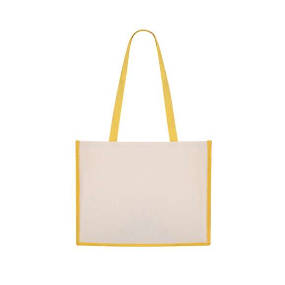 Bolsa de línea nature, en combinación de materiales yute laminado y algodón laminado. Tamaño 39 x 31,5 + 16 cm, de acabado cosido y con asas largas reforzadas de 76 cm. Resistencia de hasta 12 kg de peso.