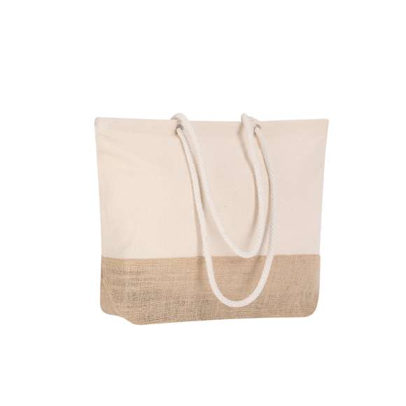 Bolsa de línea nature, en combinación de materiales yute y algodón. Tamaño 48 x 35 + 15 cm, de acabado cosido y con asas largas reforzadas de 90 cm en algodón. Resistencia de hasta 9 kg de peso.