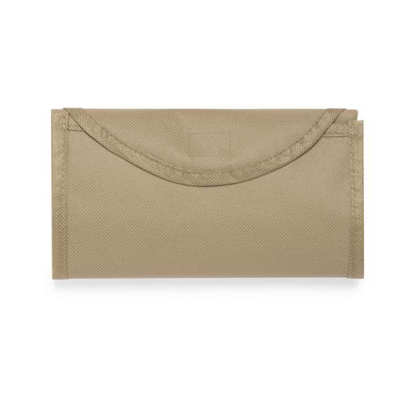 Bolsa plegable y reutilizable de inspiración nature en non-woven de 80g/m2. Tamaño 38x42 cm, de acabado termosellado y con asas medianas reforzadas de 40 cm. Plegado de pequeño tamaño con cierre de botón para cómodo transporte. Resistencia de hasta 7 kg de peso.