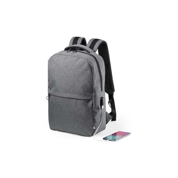 Mochila de negocios en resistente 600D RPET, elaborado a partir de plástico reciclado, para así fomentar la reutilización de residuos plásticos y ayudar a la sostenibilidad del planeta. Con cierre de cremallera de doble tirador y bolsillo en frontal. Interior con bolsillos acolchados para tablet de hasta 10 pulgadas y ordenador portátil de hasta 15 pulgadas, con estación de carga USB (cable incluido, batería auxiliar no incluida). Esquinas reforzadas, asa de transporte acolchada y accesorios en color negro. Espalda y cintas de hombros acolchadas y ajustables. Distintivo RPET en etiqueta,