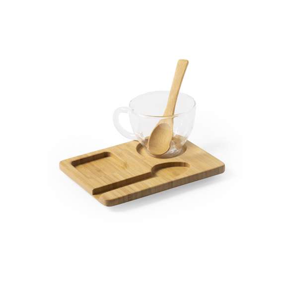 Set de línea nature. Incluye taza de 180 ml fabricada en cristal de borosilicato, que ofrece una resistencia y durabilidad excepcionales, alargando su vida útil y pudiendo ser reutilizada infinidad de veces. Base y cuchara en bambú pulido, presentados en atractiva caja de diseño.
