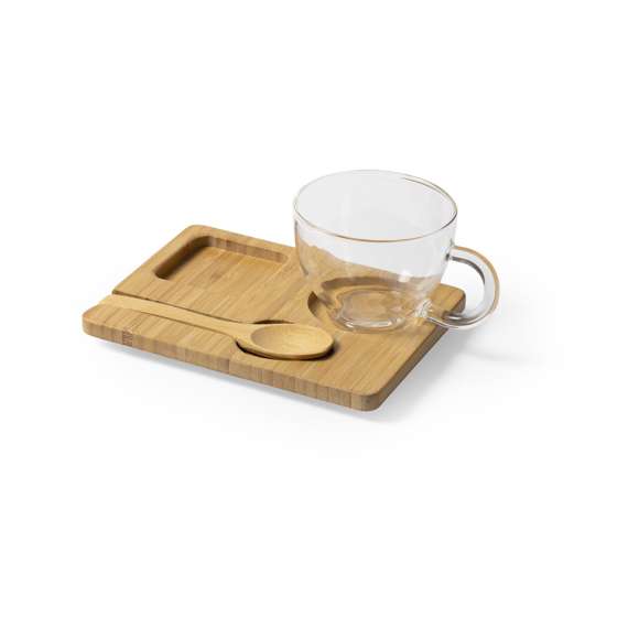 Set de línea nature. Incluye taza de 180 ml fabricada en cristal de borosilicato, que ofrece una resistencia y durabilidad excepcionales, alargando su vida útil y pudiendo ser reutilizada infinidad de veces. Base y cuchara en bambú pulido, presentados en atractiva caja de diseño.