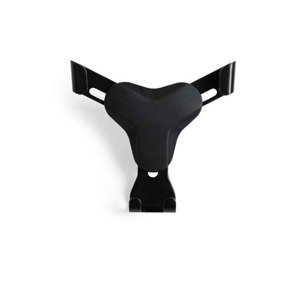 Ingenioso soporte para smartphone de diseño minimalista y especialmente diseñado para smartphones tamaño XXL. Con sistema de fijación universal que se activa por el propio peso del teléfono, ajustando las pinzas de agarre una vez que se sitúa el dispositivo en el soporte. Para rejilla de ventilación del automóvil y con frontal especialmente diseñado para marcaje en tampografía.