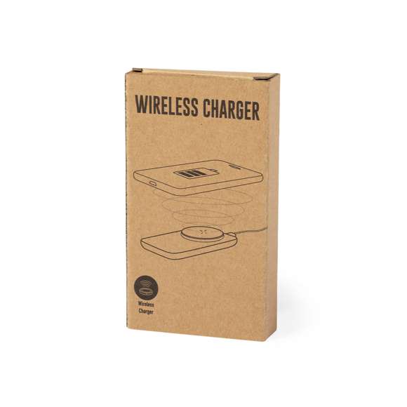 Cargador inalámbrico de línea nature. Hecho en bambú en combinación con caña de trigo, para así fomentar la utilización de materias primas naturales y reducir las emisiones contaminantes. Indicador de estado de carga y compatible con dispositivos equipados con tecnología de carga inalámbrica. Amplia superficie de marcaje y presentado en atractiva caja de diseño eco. Cable incluido.