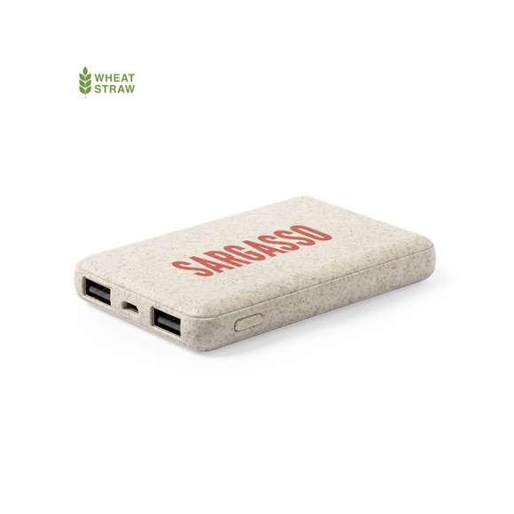 Batería auxiliar externa de línea nature de tamaño ultra compacto, con carcasa en caña de trigo, para así fomentar la utilización de materias primas naturales y reducir las emisiones contaminantes. 5.000 mAh de capacidad de carga e indicador de estado de carga. Salida USB dual para carga simultánea de 2 dispositivos y entrada micro USB -cable incluido-. Con amplia superficie de marcaje y presentado en atractiva caja de diseño eco. Las capacidades mostradas en todas nuestras baterías auxiliares externas son reales, incorporando todas ellas baterías de grado A y no recicladas, con una vida útil de al menos 500 ciclos de carga y según normativa CE. Además, están fabricadas conforme a los estándares RoHS y en cumplimiento con los siguientes requisitos de seguridad: Sistema de protección contra sobrecarga del power bank. Sistema de protección contra descarga completa que proporciona una mayor durabilidad del power bank. Sistema de bloqueo para evitar cortocircuitos. Sistema de transferencia de carga constante, acorde con la capacidad del dispositivo de destino.