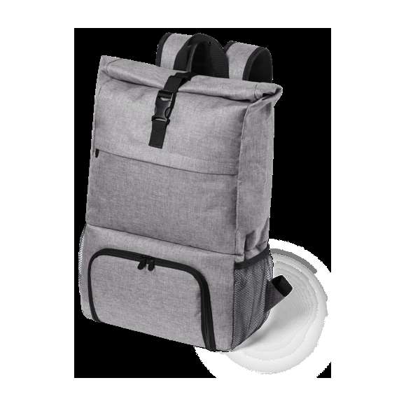 Mochila multiusos en resistente poliéster 600D de acabado denim. De diseño urbano, incluye compartimento isotérmico independiente con cobertura de PEVA para fiambrera. Compartimento principal con cierre de seguridad de hebilla y bolsillos laterales de redecilla. Con cintas de hombros acolchadas, de ajuste regulable.