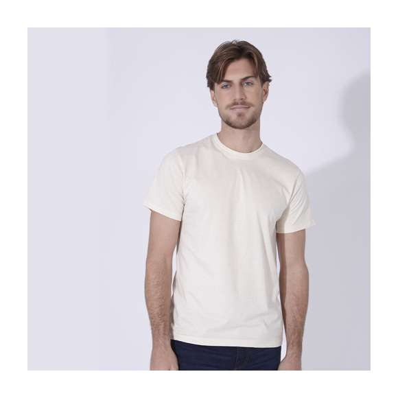 Camiseta para adulto Keya Organic MC 150. En material 100% algodón orgánico, single jersey de 150g/m2. En color natural y en tallas S, M, L, XL, XXL. Distintivo organic en etiqueta.