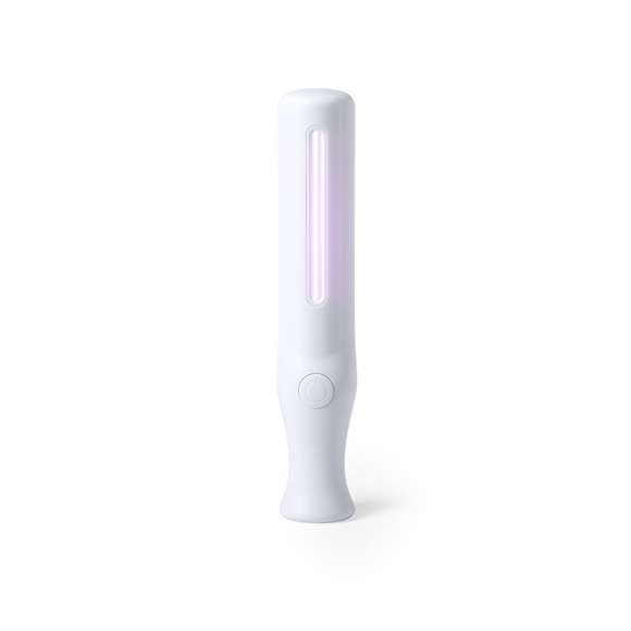 Lámpara esterilizadora de luz ultravioleta tipo C. Especialmente diseñada para la eliminación de microorganismos y bacterias en objetos de uso cotidiano como el smartphone, el carrito de la compra, el volante del coche o la ropa. Fácil de usar, basta con acercar la lámpara esterilizadora al objeto durante unos segundos, a una distancia de entre 1 y 2 cm. Potencia de bombilla 1W, longitud de onda de 254 nm y voltaje 3V, con alimentación a pilas (2xAAA no incluidas). Fabricada en resistente material ABS de acabado mate y presentada en atractiva caja individual de diseño. Disponible manual de usuario en español e inglés. Disponible certificación CE, RoHS y de efectividad germicida. Para un uso adecuado del producto, evitar el contacto con la piel y los ojos.
