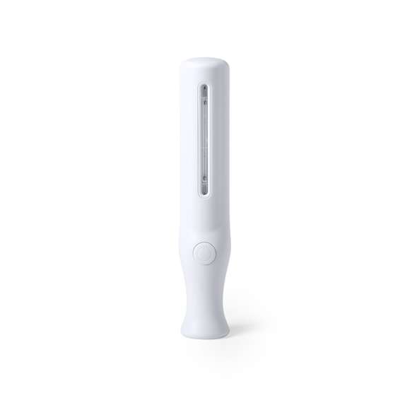Lámpara esterilizadora de luz ultravioleta tipo C. Especialmente diseñada para la eliminación de microorganismos y bacterias en objetos de uso cotidiano como el smartphone, el carrito de la compra, el volante del coche o la ropa. Fácil de usar, basta con acercar la lámpara esterilizadora al objeto durante unos segundos, a una distancia de entre 1 y 2 cm. Potencia de bombilla 1W, longitud de onda de 254 nm y voltaje 3V, con alimentación a pilas (2xAAA no incluidas). Fabricada en resistente material ABS de acabado mate y presentada en atractiva caja individual de diseño. Disponible manual de usuario en español e inglés. Disponible certificación CE, RoHS y de efectividad germicida. Para un uso adecuado del producto, evitar el contacto con la piel y los ojos.