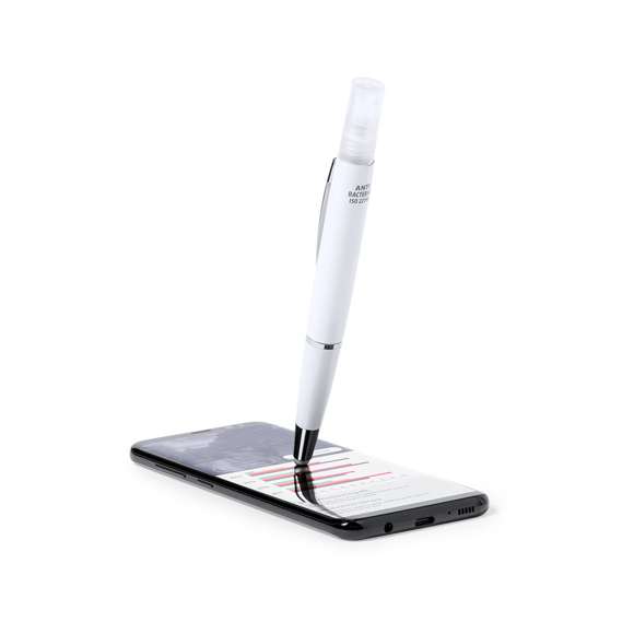 Bolígrafo antibacteriano con pulverizador recargable integrado y capucha protectora, incluye puntero en color gris. Acabado liso en resistente ABS brillante con elegante clip metálico y escritura en tinta azul. Capacidad del pulverizador 3ml. Líquido no incluido.Los productos con tratamientos antibacterianos son capaces de reducir drásticamente las cargas bacterianas presentes en las superficies de los materiales, gracias a la incorporación de agentes microbianos permanentes estáticos, con alta efectividad para inhibir y prevenir la contaminación bacteriana.Artículo de acuerdo al estándar ISO 22196, que determina la actividad antibacteriana en materiales plásticos y superficies no porosas, lo que permite conocer la efectividad de inhibición microbiana que tienen los aditivos sobre los objetos tratados mediante una evaluación cuantitativa.
