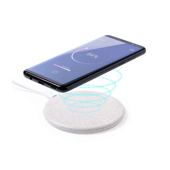 Cargador inalámbrico de diseño circular fabricado en caña de trigo, para así fomentar la utilización de materias primas naturales y reducir las emisiones contaminantes.  Con función carga rápida de 10W e indicador led. Cable de carga micro USB incluido y compatible con dispositivos equipados con tecnología de carga inalámbrica. Protección de seguridad para evitar sobrecalentamiento, sobrecarga y cortocircuito. Presentado en atractiva caja de diseño nature.