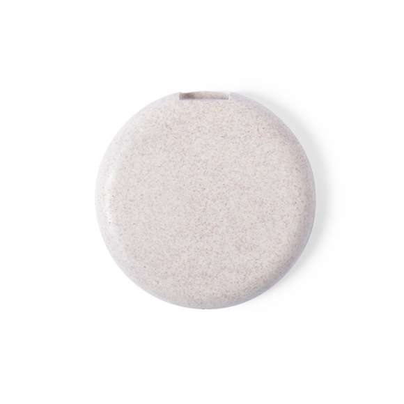 Cargador inalámbrico de diseño circular con superficie de carga en bambú y carcasa en caña de trigo, para así fomentar la utilización de materias primas naturales y reducir las emisiones contaminantes.  Indicador led, con cable de carga micro USB incluido y compatible con dispositivos equipados con tecnología de carga inalámbrica. Protección de seguridad para evitar sobrecalentamiento, sobrecarga y cortocircuito. Presentado en atractiva caja de diseño nature.