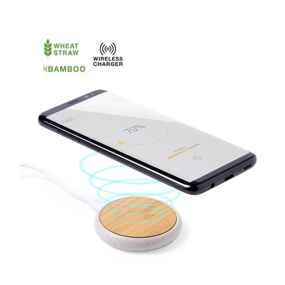 Cargador inalámbrico de diseño circular con superficie de carga en bambú y carcasa en caña de trigo, para así fomentar la utilización de materias primas naturales y reducir las emisiones contaminantes.  Indicador led, con cable de carga micro USB incluido y compatible con dispositivos equipados con tecnología de carga inalámbrica. Protección de seguridad para evitar sobrecalentamiento, sobrecarga y cortocircuito. Presentado en atractiva caja de diseño nature.