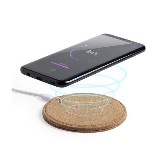 Cargador inalámbrico de línea nature y diseño circular fabricado en corcho natural, cuyos procesos de extracción tienen un mínimo impacto sobre el medio ambiente, destacando además por ser uno de los materiales orgánicos con más durabilidad y resistencia..  Indicador led, cable de carga micro USB incluido y compatible con dispositivos equipados con tecnología de carga inalámbrica. Protección de seguridad para evitar sobrecalentamiento, sobrecarga y cortocircuito. Presentado en atractiva caja de diseño nature.