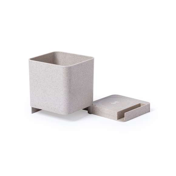 Lapicero multifunción 4 en 1 de línea nature. Carcasa en caña de trigo, para así fomentar la utilización de materias primas naturales y reducir las emisiones contaminantes.  Con funciones lapicero, soporte para smartphone, cargador inalámbrico y puerto USB (3xUSB 2.0). Compatible con smartphones con tecnología de carga inalámbrica, incluye cable micro USB en color blanco de 1 metro de largo. Presentado en atractiva caja de diseño eco. Disponible manual de instrucciones en español e inglés.