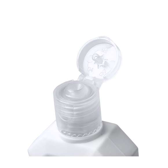 Gel hidroalcohólico para higiene y limpieza de la piel en bote rellenable de 30 ml, con extracto balsámico de Aloe Vera. Cuerpo en suave silicona de color blanco, con dosificador, tapón de seguridad y cordón en mismo material para transporte / fijación. Solución con 65% de contenido de alcohol.  Disponible certificación 94/62/EC.  Artículo con certificación GMP (Good Manufaturing Practices / Normas de Correcta Fabricación) que garantiza el cumplimiento de rigurosas medidas de control para la obtención de un producto seguro y de calidad.