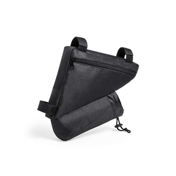  	Bolsa para de bicicleta en resistente poliéster 600D con interior reforzado en PVC. Disponible en color negro. 	 	Compartimento principal con cierre de cremallera y ajuste universal al cuadro de la bicicleta mediante 3 tiras de velcro. Compartimento para bidón con cordón ajustable.
