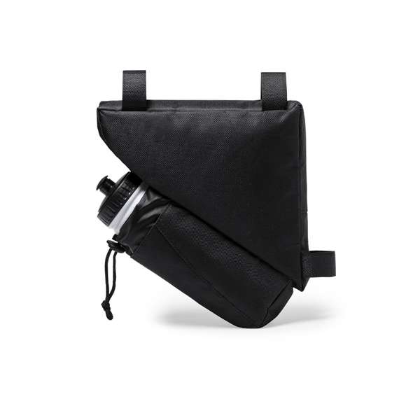  	Bolsa para de bicicleta en resistente poliéster 600D con interior reforzado en PVC. Disponible en color negro. 	 	Compartimento principal con cierre de cremallera y ajuste universal al cuadro de la bicicleta mediante 3 tiras de velcro. Compartimento para bidón con cordón ajustable.