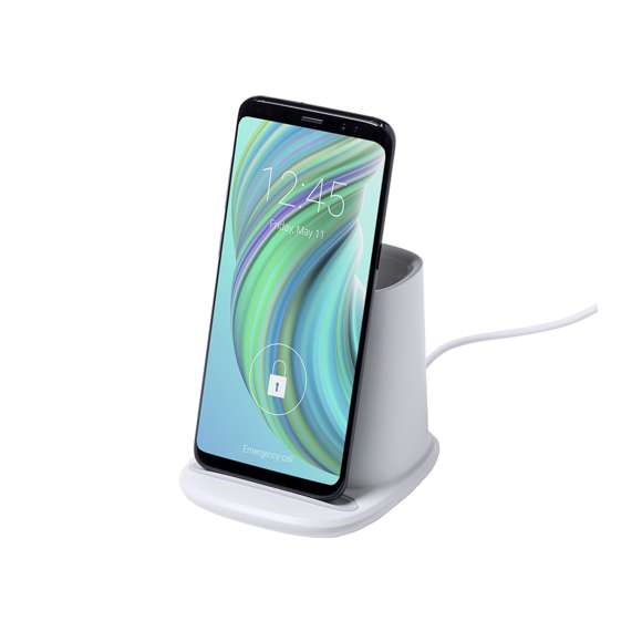 Lapicero multifunción 4 en 1, fabricado en resistente material ABS de color blanco.  Con funciones lapicero, soporte para smartphone, cargador inalámbrico 5W y 2 salidas USB de 2.000 mA. Puerto USB inferior, apto para transferencia de datos. Compatible con smartphones con tecnología de carga inalámbrica. Incluye cable tipo C de 1 metro de largo y viene presentado en atractiva caja de diseño. Disponible manual de instrucciones en español e inglés.