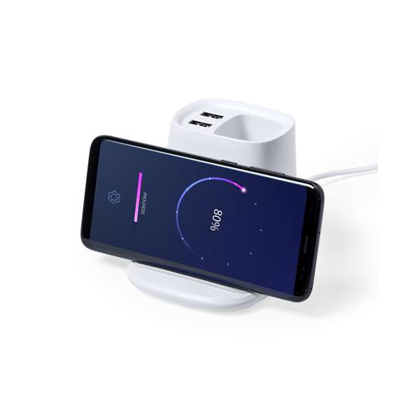 Lapicero multifunción 4 en 1, fabricado en resistente material ABS de color blanco.  Con funciones lapicero, soporte para smartphone, cargador inalámbrico 5W y 2 salidas USB de 2.000 mA. Puerto USB inferior, apto para transferencia de datos. Compatible con smartphones con tecnología de carga inalámbrica. Incluye cable tipo C de 1 metro de largo y viene presentado en atractiva caja de diseño. Disponible manual de instrucciones en español e inglés.