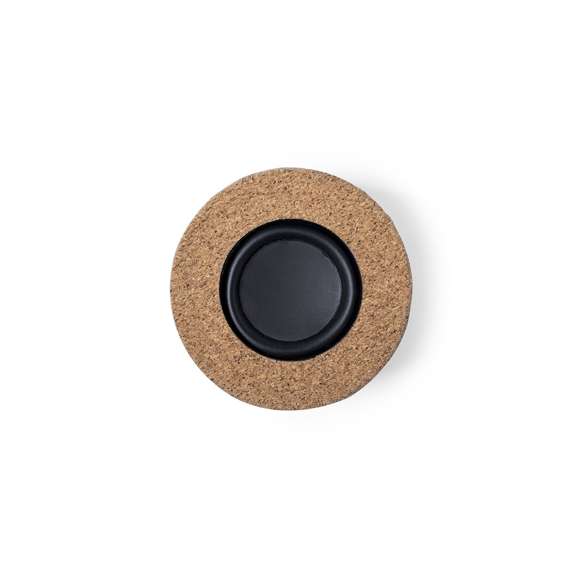  	Compacto altavoz de línea nature y conexión Bluetooth® 5.0. Carcasa en corcho natural, para así fomentar la utilización de materias primas naturales y reducir las emisiones contaminantes. Ofrece 3W de potencia, con cable micro USB incluido y base antideslizante en terciopelo. Presentado en atractiva caja de diseño eco. Disponible manual de instrucciones en español e inglés.