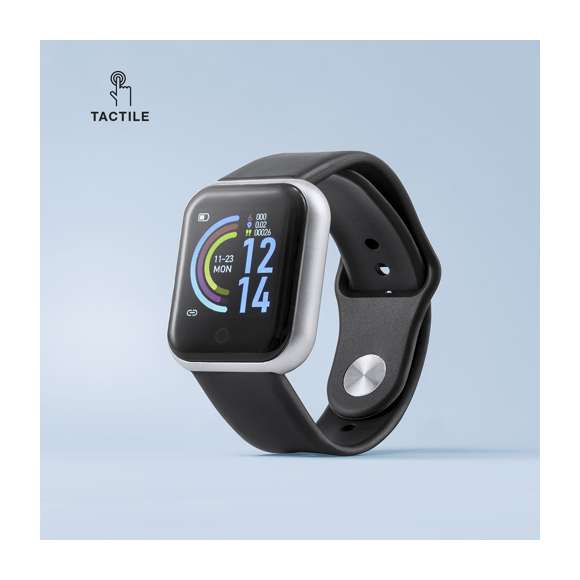 Reloj inteligente multifunción de diseño casual, con conexión Bluetooth®. Elegante caja con correa en material TPU y pantalla LCD táctil integrada de 1,44 pulgadas, que lo convierten en el gadget perfecto para todo tipo de actividades deportivas, de ocio y para el día a día.  Con funciones monitor de frecuencia cardíaca, presión arterial y oxígeno en sangre, monitor de sueño, cámara remota, alarma, antipérdida y podómetro.  Resistente a salpicaduras de agua, con APP disponible para iOS y Android. Presentado en atractiva caja de diseño. Disponible manual de instrucciones en español e inglés.