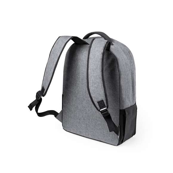 Mochila en resistente poliéster 600D RPET, elaborado a partir de plástico reciclado para así fomentar la reutilización de residuos plásticos y contribuir a la sostenibilidad del planeta.  En elegante acabado bicolor, incluye etiqueta exterior con distintivo RPET. Bolsillo principal con compartimentos acolchados para ordenador portátil de hasta 15 pulgadas y tablet de hasta 10 pulgadas. Espalda y cintas acolchadas.