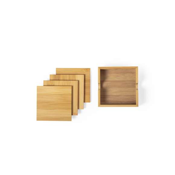 Set de 4 posavasos de línea nature en cajita. Fabricado en bambú lacado y presentado en atractiva caja individual de diseño eco.