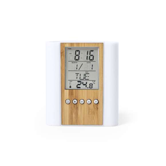Lapicero de línea nature con reloj multifunción integrado. Fabricado en combinación de materiales bambú y ABS. Funciones termómetro, calendario y alarma temporizador y recordatorio de cumpleaños.  Alimentación a pilas (de botón incluidas) y presentado en atractiva caja de diseño eco. Disponible manual de instrucciones en español e inglés.