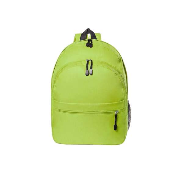  	Mochila en resistente poliéster 600D de desenfadado diseño en variada gama de colores. Dos compartimentos principales con cierre de cremallera y bolsillo en frontal. Redecilla lateral de fácil acceso, tiradores con cinta para fácil apertura y accesorios en color negro. Espalda acolchada y cintas de hombros ajustables con acolchado.