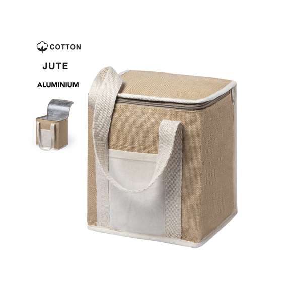 Nevera de línea nature con altura extra. Fabricada en yute laminado resistente a la humedad, con interior isotermo acabado en aluminio y cremallera a juego. Asas y bolsillo exterior para marcaje en algodón.