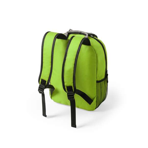 Mochila de línea nature y en resistente 600D RPET, elaborado a partir de plástico reciclado para así fomentar la reutilización de residuos plásticos y contribuir a la sostenibilidad del planeta. Con tiras reflectantes y disponible en variada gama de colores. Compartimento principal con cierre de cremallera y bolsillo lateral de redecilla de fácil acceso. Espalda y cintas acolchadas, con distintivo RPET en etiqueta exterior.