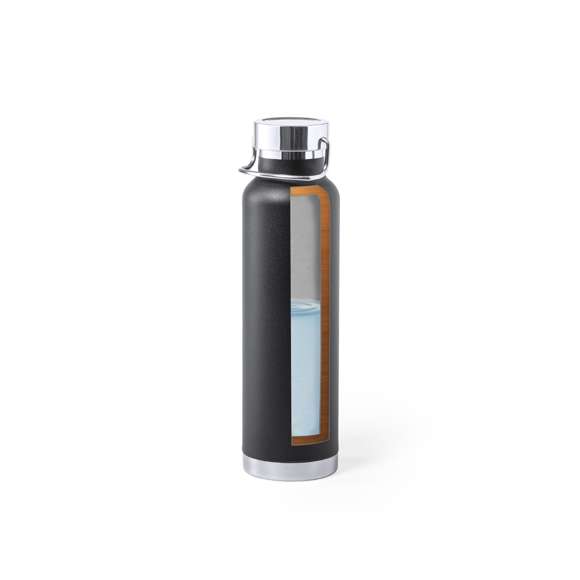 Bidón térmico de acero inox, con doble capa y aislamiento de cobre al vacío. El mismo le permite mantener el calor y el frio durante un tiempo más prolongado, llegando a las 12 y 48 horas respectivamente. De 650ml de capacidad, y disponible en variada gama de colores metalizados. Presentado en atractiva caja de diseño.