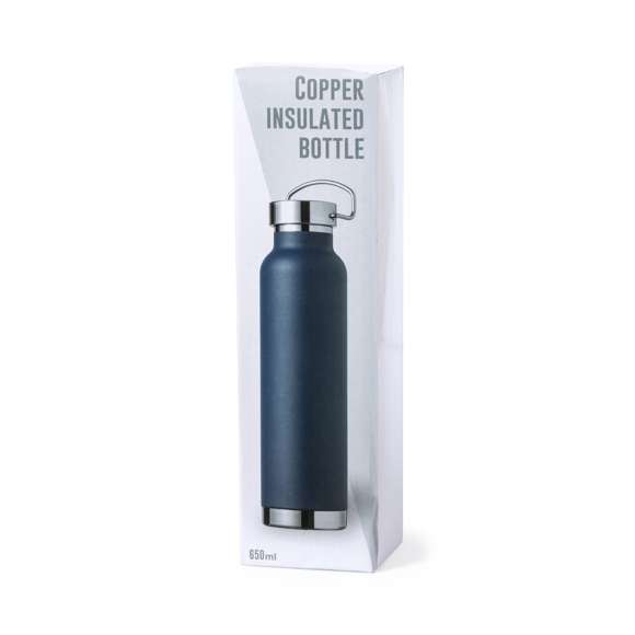 Bidón térmico de acero inox, con doble capa y aislamiento de cobre al vacío. El mismo le permite mantener el calor y el frio durante un tiempo más prolongado, llegando a las 12 y 48 horas respectivamente. De 650ml de capacidad, y disponible en variada gama de colores metalizados. Presentado en atractiva caja de diseño.