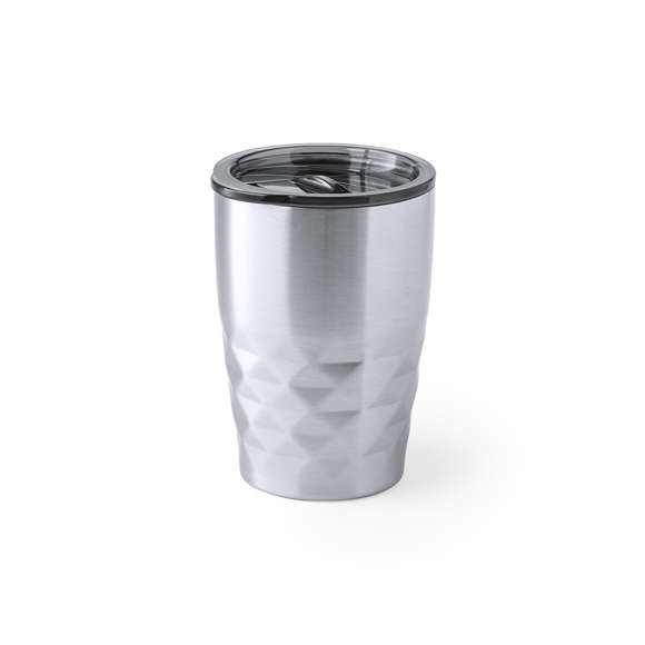 Vaso térmico de sobremesa fabricado en acero inoxidable, con doble capa y aislamiento de cobre al vacío, de 350ml de capacidad. El mismo le permite mantener el calor y el frio durante un tiempo más prolongado, llegando a las 8 y 24 horas respectivamente. Incluye tapa con dosificador y abrefácil. Disponible en variada gama de colores metalizados. Presentado en atractiva caja de diseño.