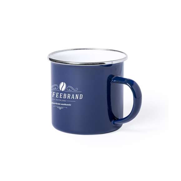 Taza metálica de 380ml de capacidad con diseño vintage y acabado con imperfecciones para mayor sensación retro. Disponible en variada gama de colores, con interior siempre en color blanco y elegante detalle en cromado. Presentada en caja individual.