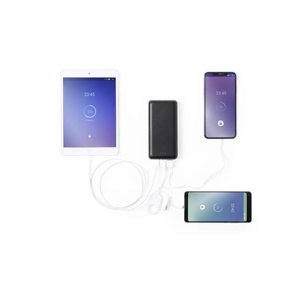 Batería auxiliar externa de gran capacidad de carga -20.000 mAh-. Conexión Tipo-C de entrada/salida de corriente y salida USB doble. Con capacidad de carga simultánea de hasta 3 dispositivos. Ledes indicadores de estado de carga, diseño curvado y amplia superficie de marcaje. Presentada en atractiva caja de diseño. Las capacidades mostradas en todas nuestras baterías auxiliares externas son reales, incorporando todas ellas baterías de grado A y no recicladas, con una vida útil de al menos 500 ciclos de carga y según normativa CE. Además, están fabricadas conforme a los estándares RoHS y en cumplimiento con los siguientes requisitos de seguridad: Sistema de protección contra sobrecarga del power bank. Sistema de protección contra descarga completa que proporciona una mayor durabilidad del power bank. Sistema de bloqueo para evitar cortocircuitos. Sistema de transferencia de carga constante, acorde con la capacidad del dispositivo de destino.