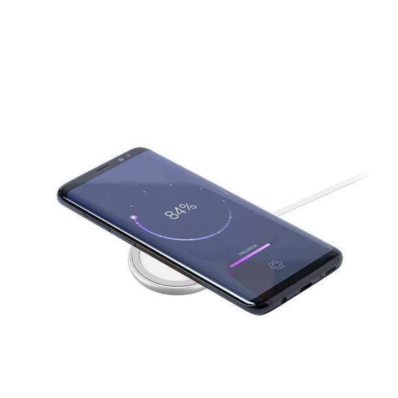 Cargador inalámbrico magnético 10W. Carcasa fabricada en resistente aluminio de acabado plateado. Con indicador de estado de carga y cable USB de 1m con conector de aluminio. Incluye accesorio metálico con adhesivo 3M, de fijación extra fuerte y libre de residuo al despegarlo del dispositivo, permitiendo así el uso de la función magnética del cargador en cualquier dispositivo móvil. Compatible con terminales equipados con tecnología de carga inalámbrica. Amplia superficie de marcaje y presentado en atractiva caja de diseño. Disponible manual de instrucciones en español e inglés.