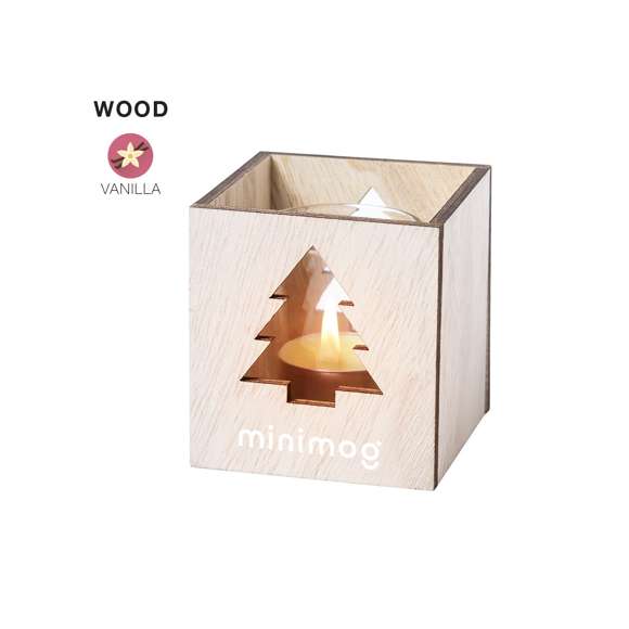 Vela aromática navideña de línea nature y aroma vainilla. Fabricada en cristal, con caja de madera troquelada y original diseño. Presentada en caja individual de color natural.