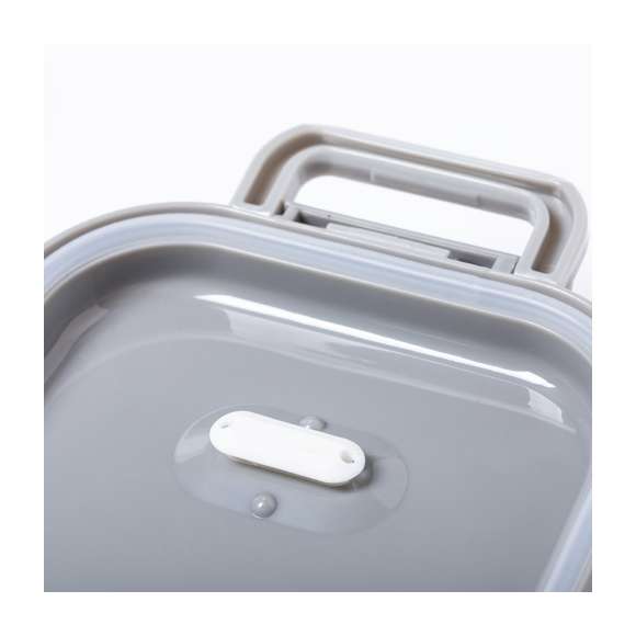  	Fiambrera térmica de 850ml de capacidad. Fabricada en acero inox y PP, libre de BPA. Incluye 2 compartimentos independientes con bandejas en acero inox y cierre hermético, de 500ml y 350ml de capacidad respectivamente. Ideal para una correcta conservación del calor, con posibilidad de prolongación añadiendo agua caliente.