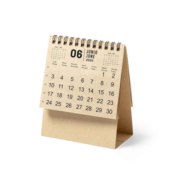 Calendario de sobremesa de línea nature. Fabricado en cartón reciclado, con anillas en color negro. Diseño mes en curso/ mes anterior/ mes siguiente. Amplia superficie de marcaje en ambas caras.