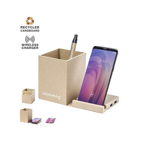 Lapicero multifunción 4 en 1 de línea nature fabricado en cartón reciclado, contribuyendo a la conservación de los bosques y reduciendo considerablemente la huella de carbono.  Con funciones lapicero, soporte para smartphone, cargador inalámbrico y puerto USB (2xUSB 2.0). Diseño plegable con ajuste magnético. Compatible con smartphones con tecnología de carga inalámbrica. Incluye cable micro USB en color blanco de 1 metro de largo. Presentado en atractiva caja de diseño eco, con manual de instrucciones en español e inglés.