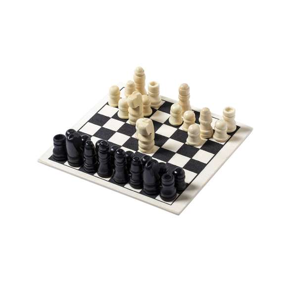 Set de juegos de línea nature. Incluye ajedrez, parchís y damas. Set presentado en estuche de madera con doble tablero de apertura deslizante.