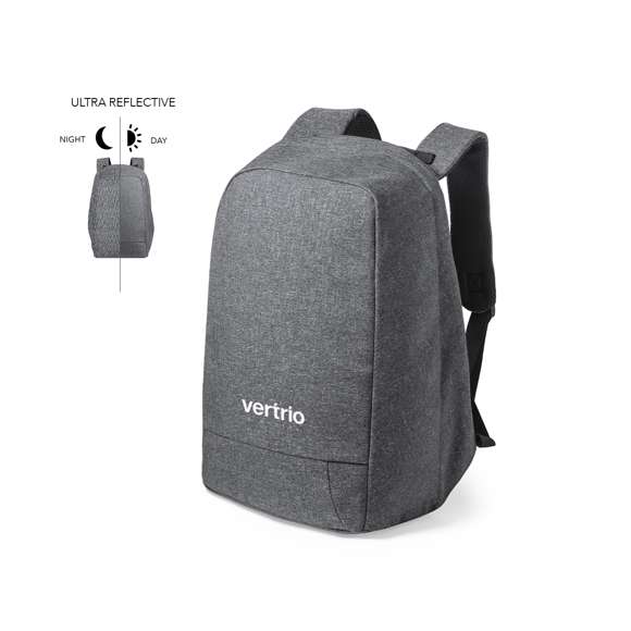 Mochila antirrobo reflectante de alta visibilidad, elaborada en resistente poliéster 600D de calidad premium y acabado en color gris. Fabricada empleando filamentos con gran capacidad para reflejar intensamente la luz, gracias a millones de pigmentos reflectantes y basándose en el principio de la retro-reflexión de la luz, una propiedad de visibilidad nocturna que consiste en la refracción de la luz hacia la fuente de origen de la misma. Resistente a salpicaduras de agua, con bolsillo antirrobo y accesorio para ajuste en trolley. Compartimentos interiores acolchados para ordenador portátil de hasta 15 pulgadas y tablets de hasta 12 pulgadas. Cintas de hombros y espalda acolchadas.