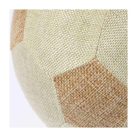 Balón de fútbol de diseño retro nature en tamaño FIFA 5. De diseño bicolor con paneles hexagonales en color natural y paneles pentagonales en tono marrón. Presenado en bolsa individual.