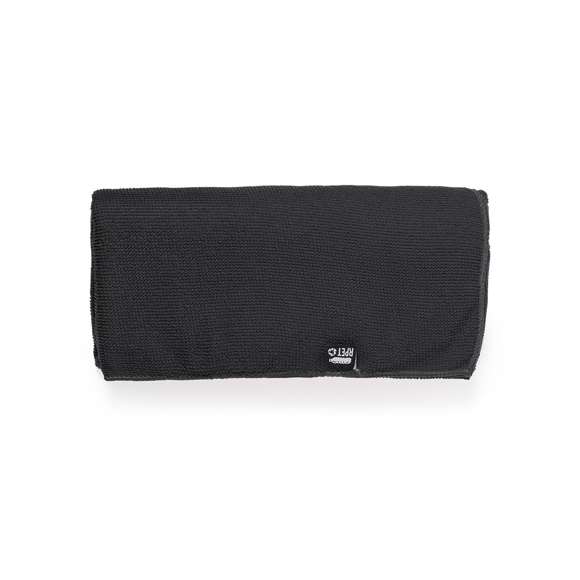  	Toalla absorbente de línea nature. Fabricada en RPET de 160g/m2, elaborado a partir de plástico reciclado para así fomentar la reutilización de residuos plásticos y contribuir a la sostenibilidad del planeta. Tamaño 50x100 cm, presentada en funda individual de redecilla RPET con parte trasera lisa y disponible en variada gama de colores. Con distintivo RPET en etiqueta.