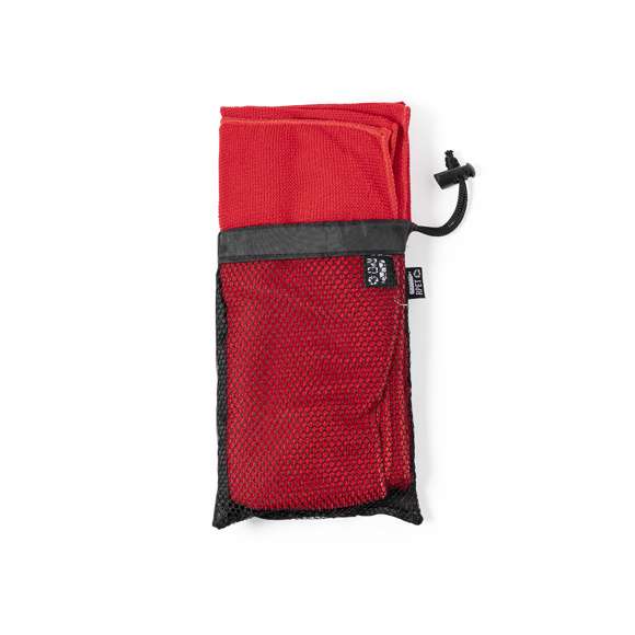  	Toalla absorbente de línea nature. Fabricada en RPET de 160g/m2, elaborado a partir de plástico reciclado para así fomentar la reutilización de residuos plásticos y contribuir a la sostenibilidad del planeta. Tamaño 50x100 cm, presentada en funda individual de redecilla RPET con parte trasera lisa y disponible en variada gama de colores. Con distintivo RPET en etiqueta.