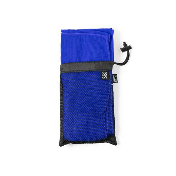  	Toalla absorbente de línea nature. Fabricada en RPET de 160g/m2, elaborado a partir de plástico reciclado para así fomentar la reutilización de residuos plásticos y contribuir a la sostenibilidad del planeta. Tamaño 50x100 cm, presentada en funda individual de redecilla RPET con parte trasera lisa y disponible en variada gama de colores. Con distintivo RPET en etiqueta.