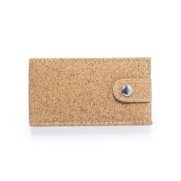 Set de manicura de línea nature con funda fabricada en corcho, para así fomentar la utilización de materias primas naturales y reducir las emisiones contaminantes. Incluye 6 accesorios de acero inox: tijeras, pinzas, cortaúñas, lima y 2 quitacutículas. Soportes interiores para accesorios y cierre de corchete. Totalmente desplegable para fácil marcaje.